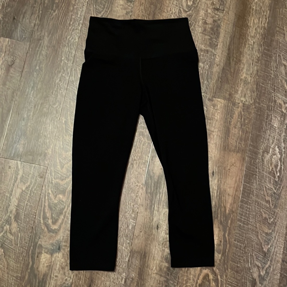 Super soft black leggings Capri style
